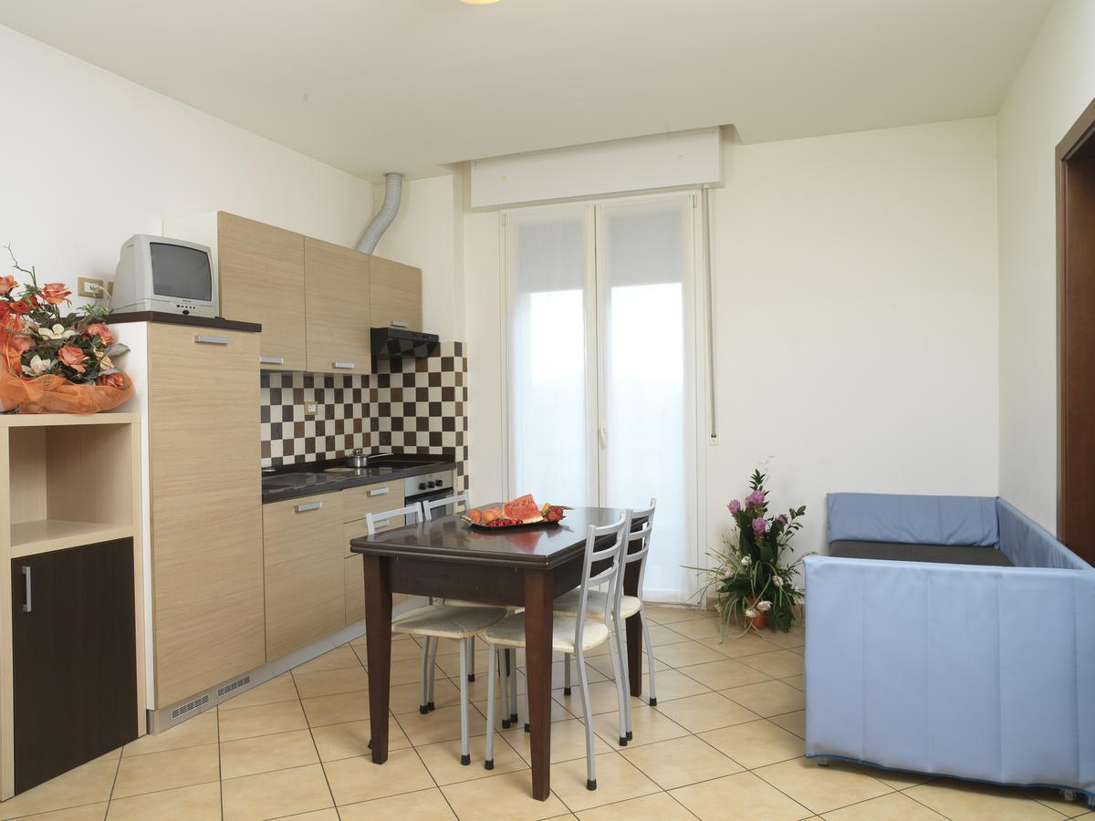 Residence Eurogarden Римини Екстериор снимка