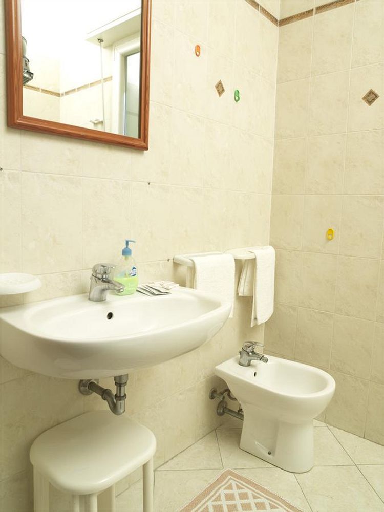 Residence Eurogarden Римини Екстериор снимка