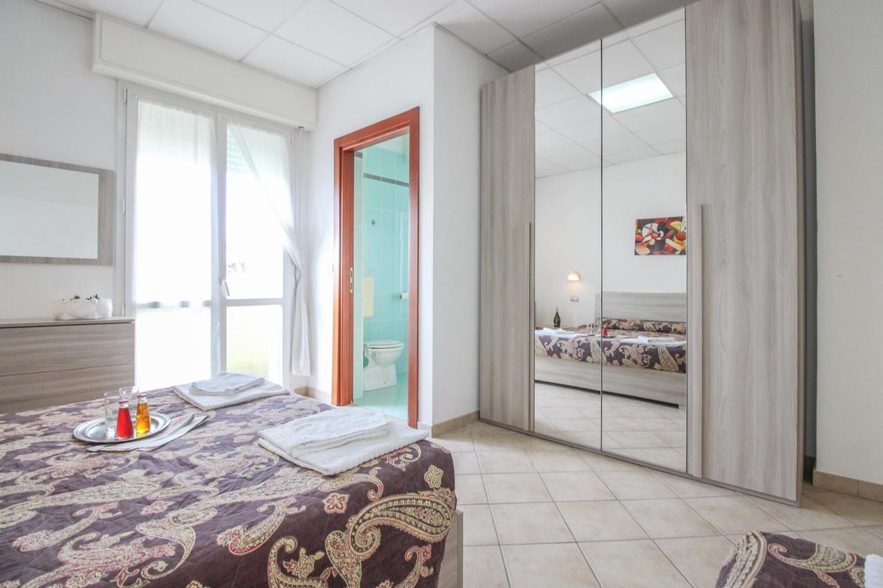 Residence Eurogarden Римини Екстериор снимка