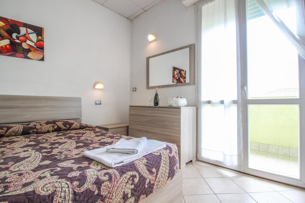 Residence Eurogarden Римини Екстериор снимка