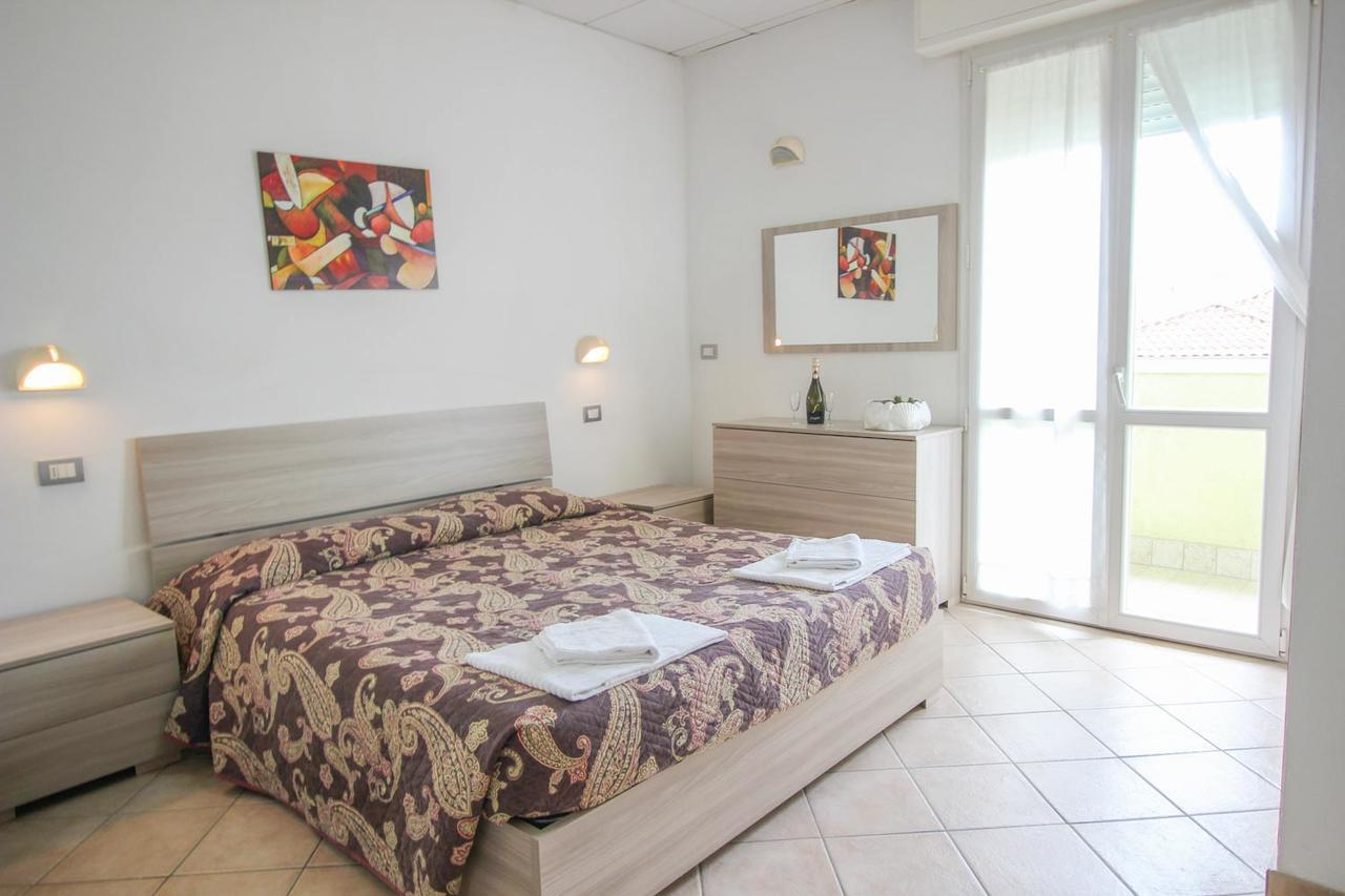 Residence Eurogarden Римини Екстериор снимка