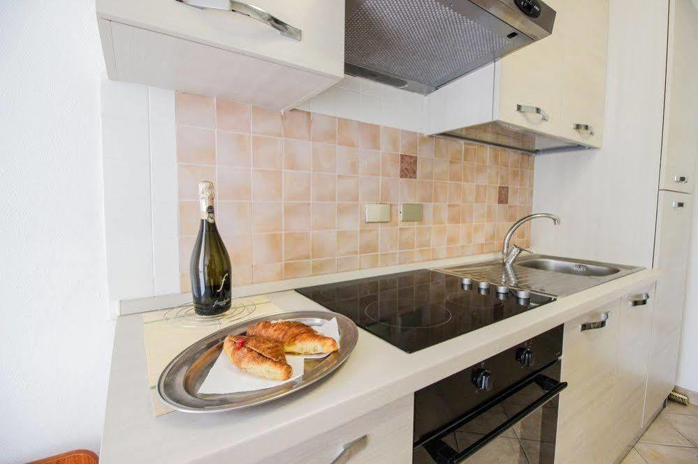 Residence Eurogarden Римини Екстериор снимка